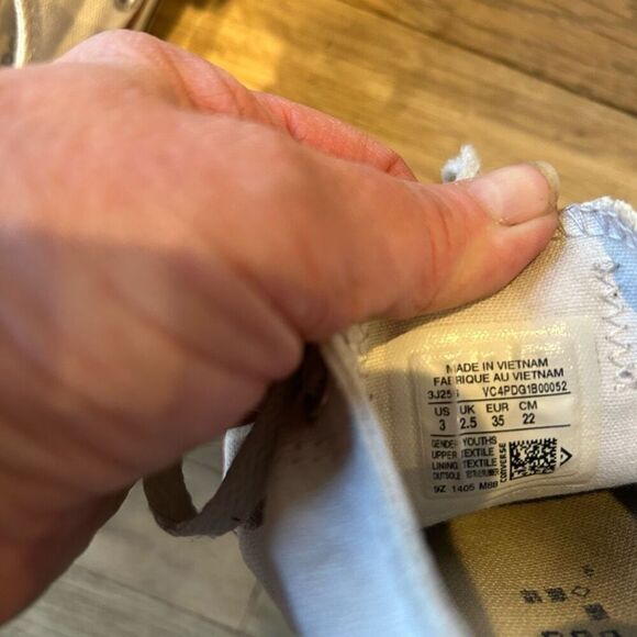 Converse white lace up size 3 sneakers - Picture 8 of 8